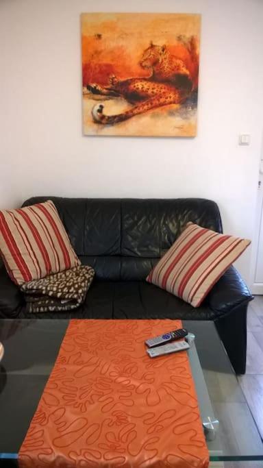 Toll Apartment Mit Privatem Eingang Free Parking Slbst Check-In Netflix 30 Zone Ruhig Duisburg Bagian luar foto