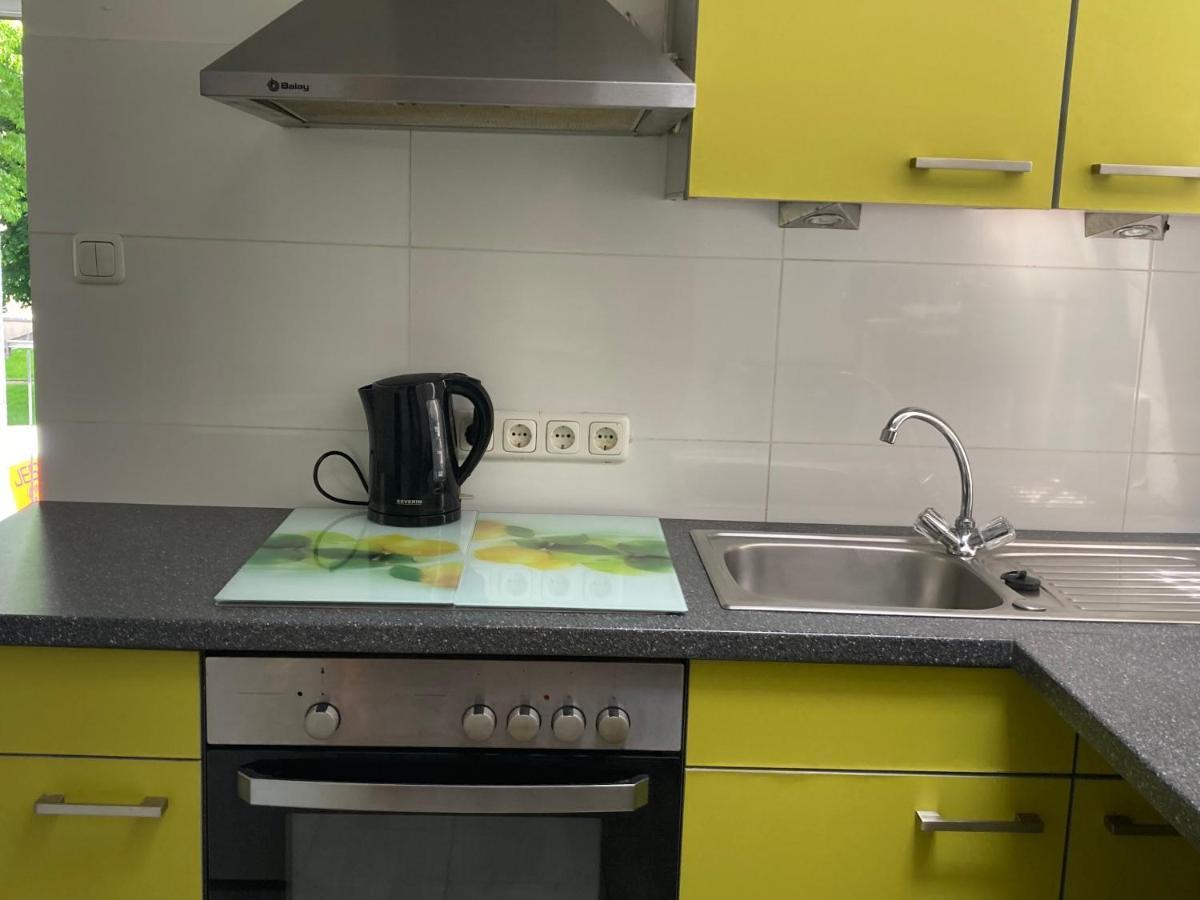 Toll Apartment Mit Privatem Eingang Free Parking Slbst Check-In Netflix 30 Zone Ruhig Duisburg Bagian luar foto
