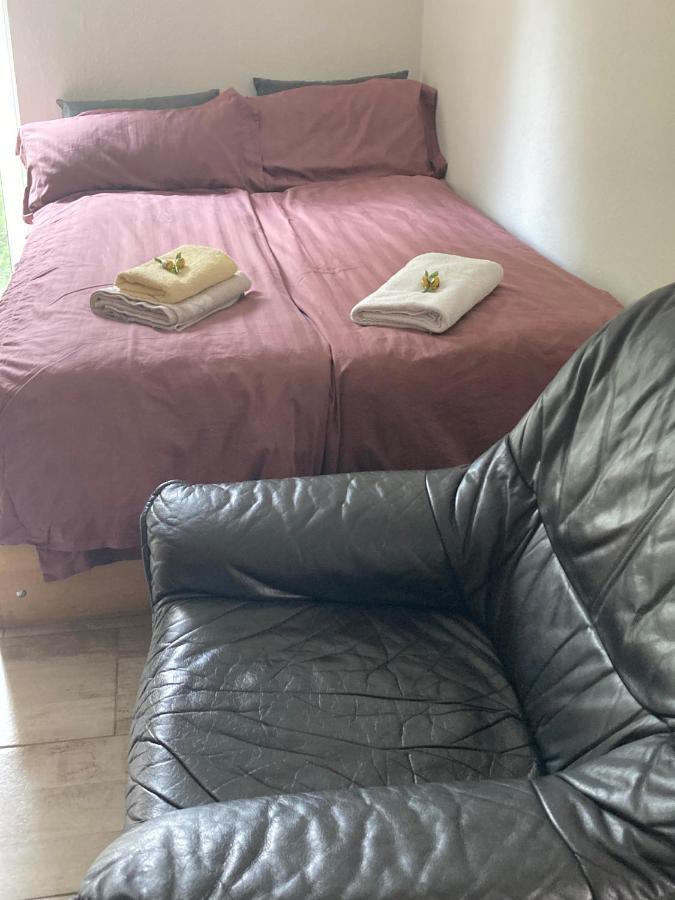 Toll Apartment Mit Privatem Eingang Free Parking Slbst Check-In Netflix 30 Zone Ruhig Duisburg Bagian luar foto