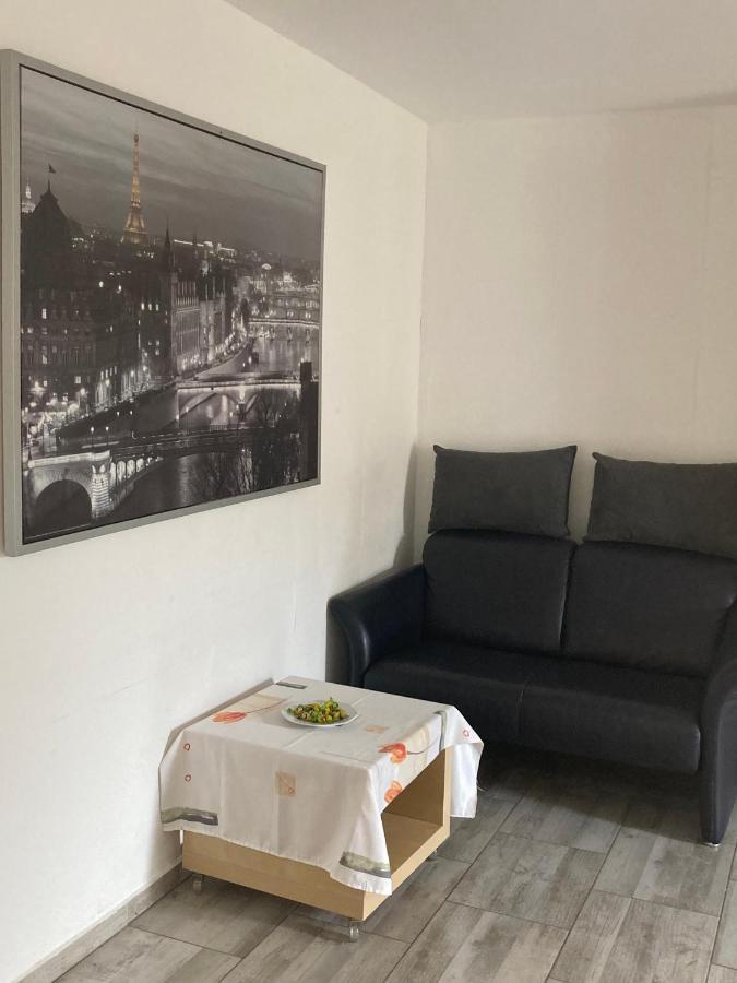 Toll Apartment Mit Privatem Eingang Free Parking Slbst Check-In Netflix 30 Zone Ruhig Duisburg Bagian luar foto
